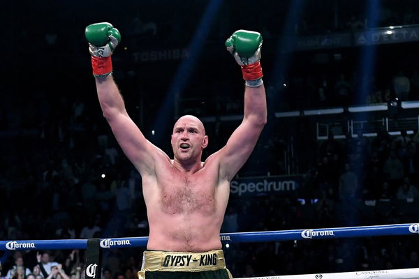 Tyson Fury reveals 400 pound photo to inspire fans 