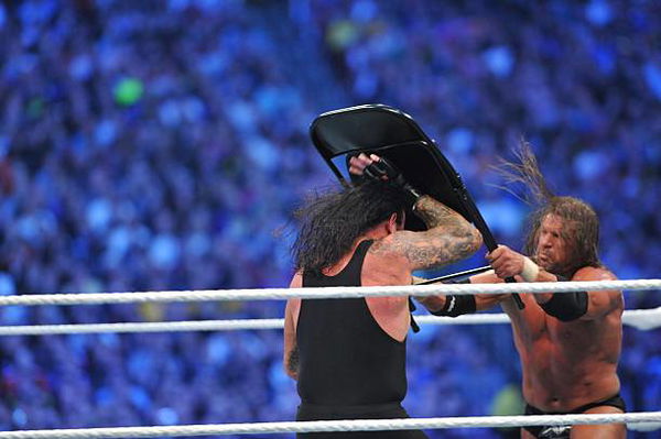 undertaker wrestlemania 27 injury