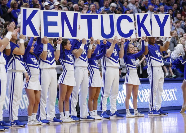 university-kentucky-cheerleaders