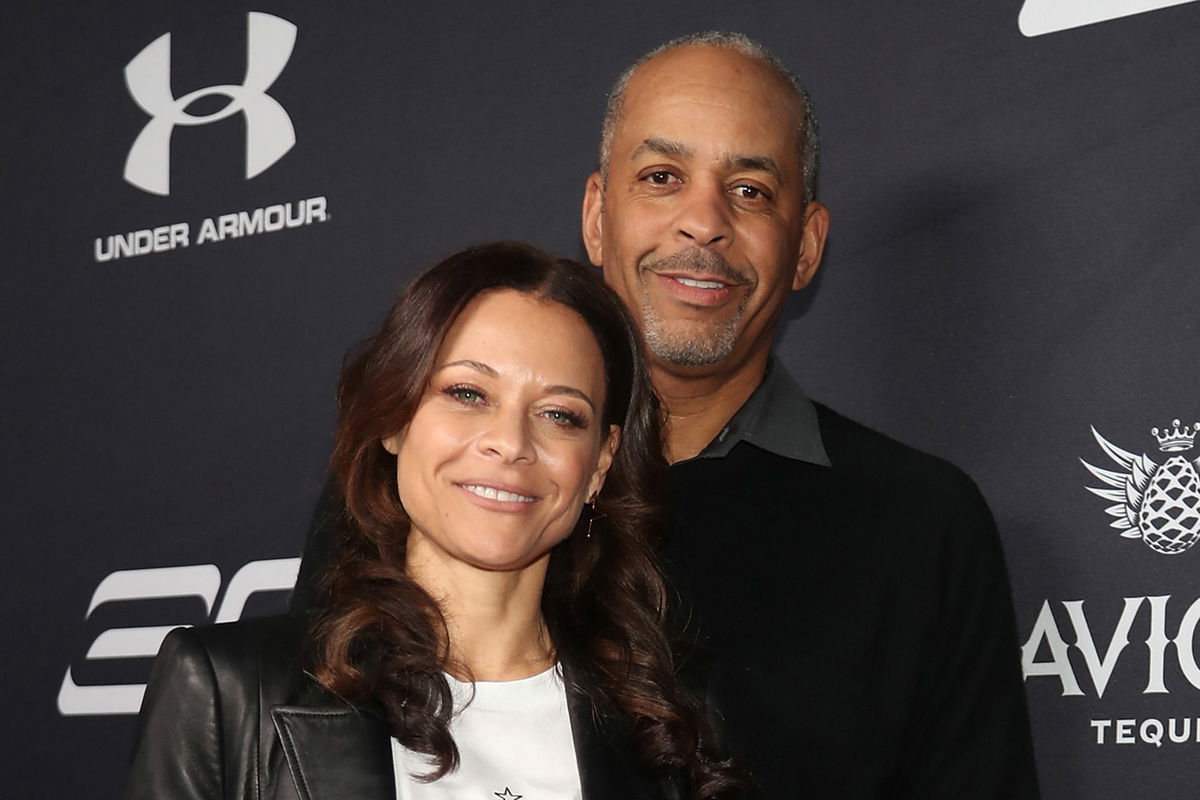 Is sonya curry store black or white